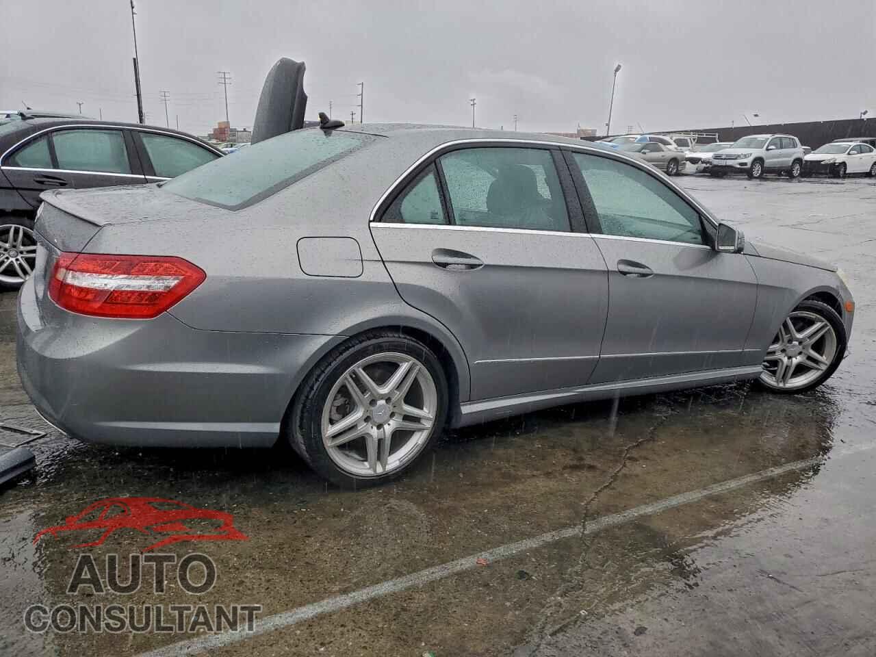 MERCEDES-BENZ E-CLASS 2011 - WDDHF5GB4BA472260