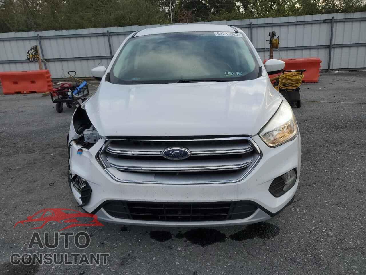 FORD ESCAPE 2017 - 1FMCU9GD7HUE00331