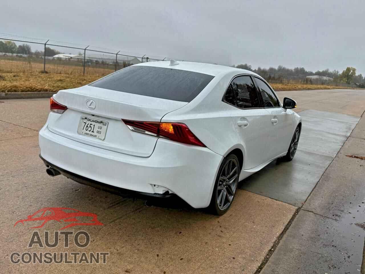 LEXUS IS 2014 - JTHBE1D27E5011680