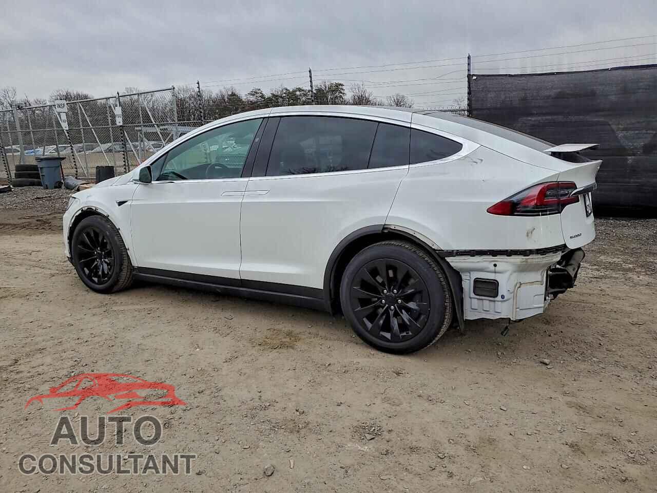 TESLA MODEL X 2018 - 5YJXCBE28JF121101