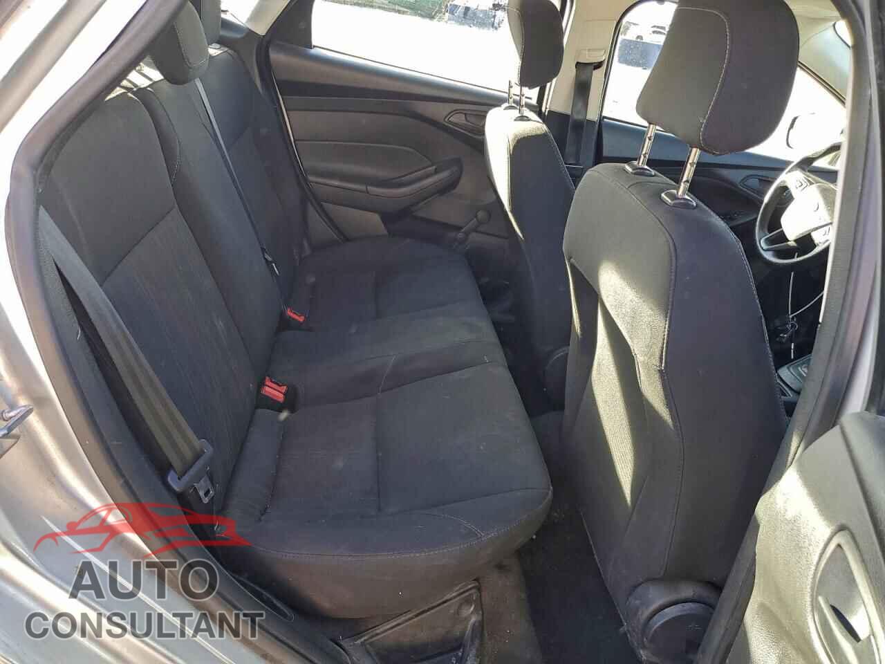 FORD FOCUS 2018 - 1FADP3E27JL271619