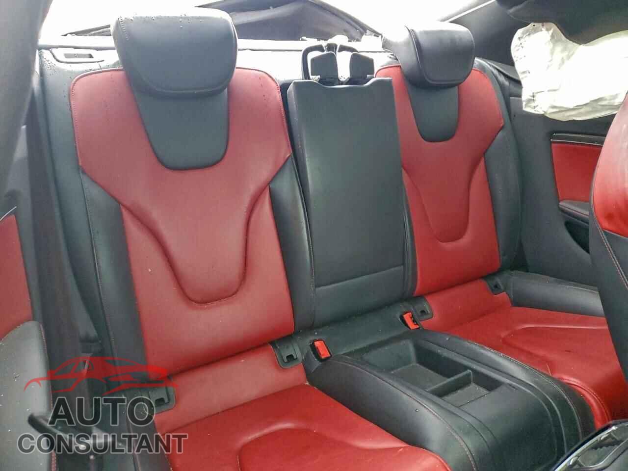 AUDI S5/RS5 2015 - WAUCGAFR0FA033231