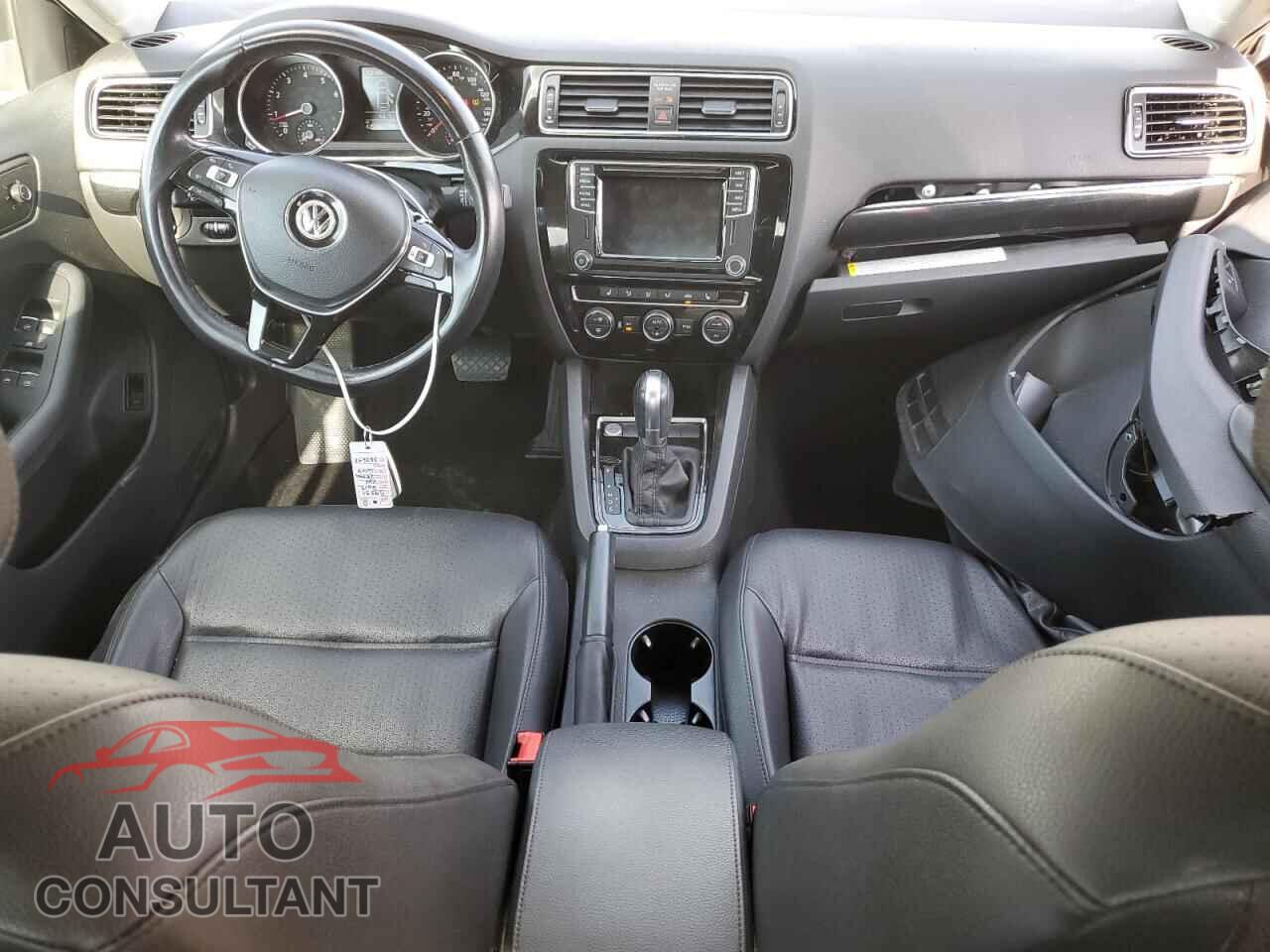 VOLKSWAGEN JETTA 2017 - 3VWL17AJ5HM357643