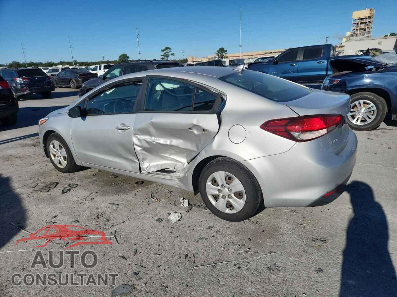 KIA FORTE 2017 - 3KPFK4A74HE079182
