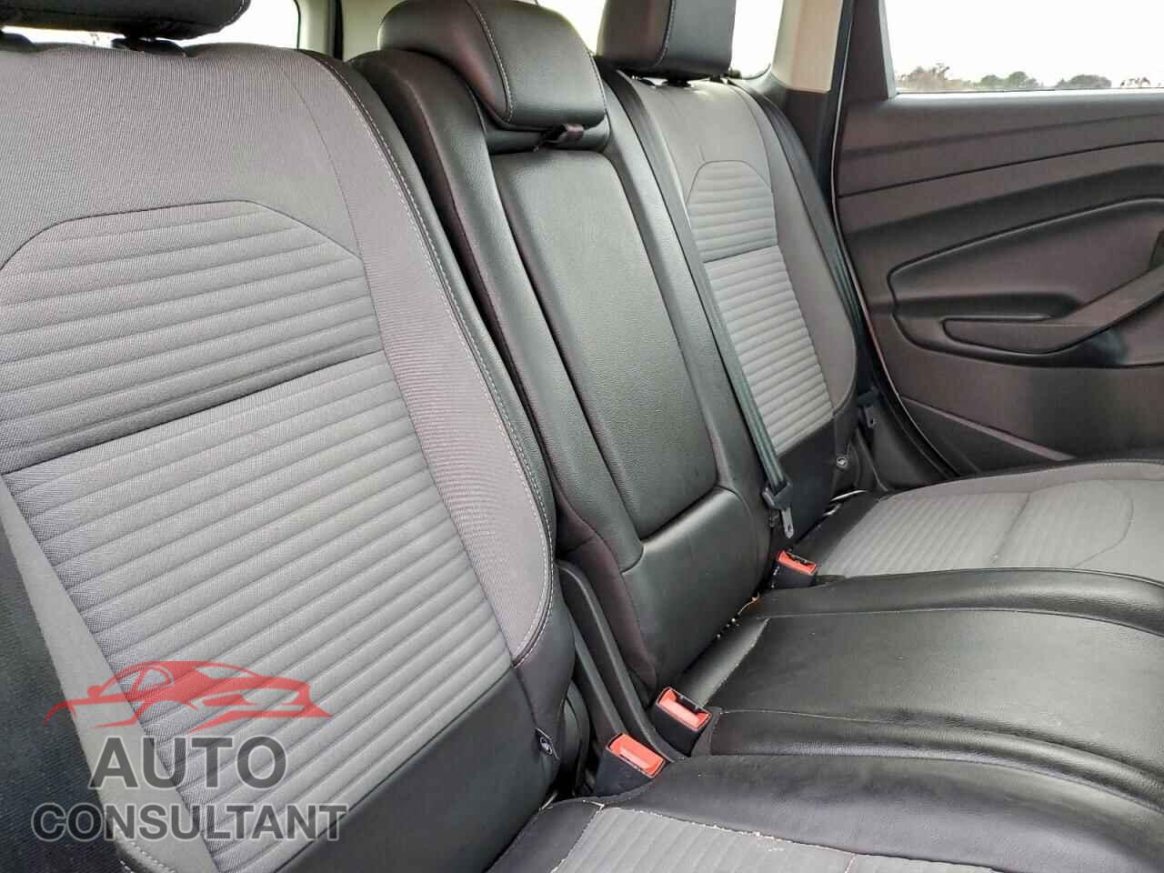 FORD ESCAPE 2017 - 1FMCU9GD9HUB84899