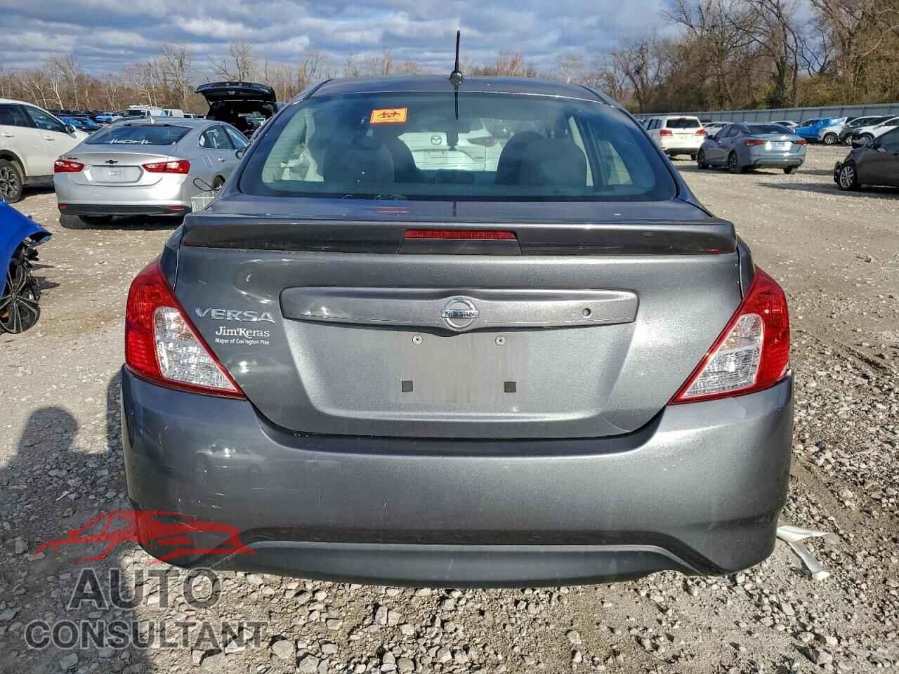 NISSAN VERSA 2017 - 3N1CN7AP1HL881442