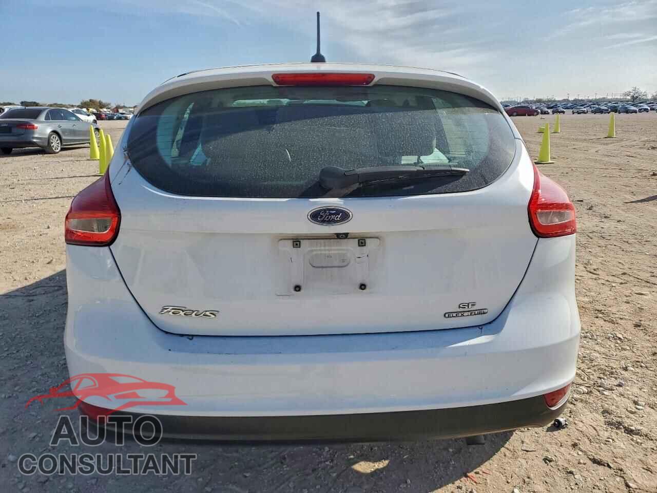 FORD FOCUS 2016 - 1FADP3K2XGL239339
