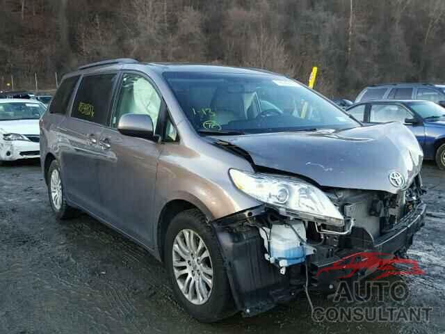 TOYOTA SIENNA 2015 - 5TDYK3DC2FS588539