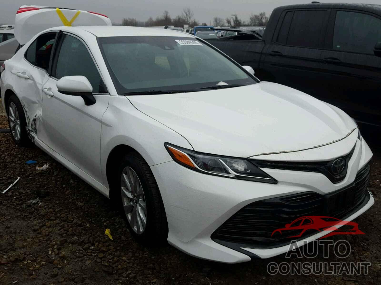 TOYOTA CAMRY 2018 - 4T1B11HK4JU521245