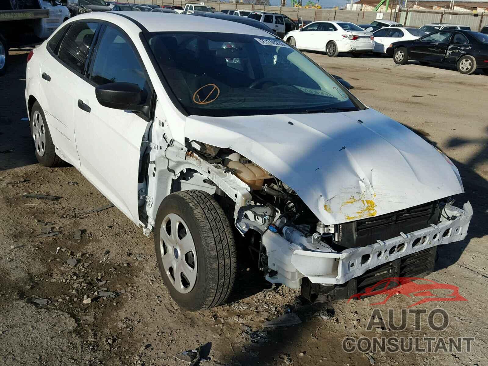 FORD FOCUS 2015 - 1FADP3E23FL385771