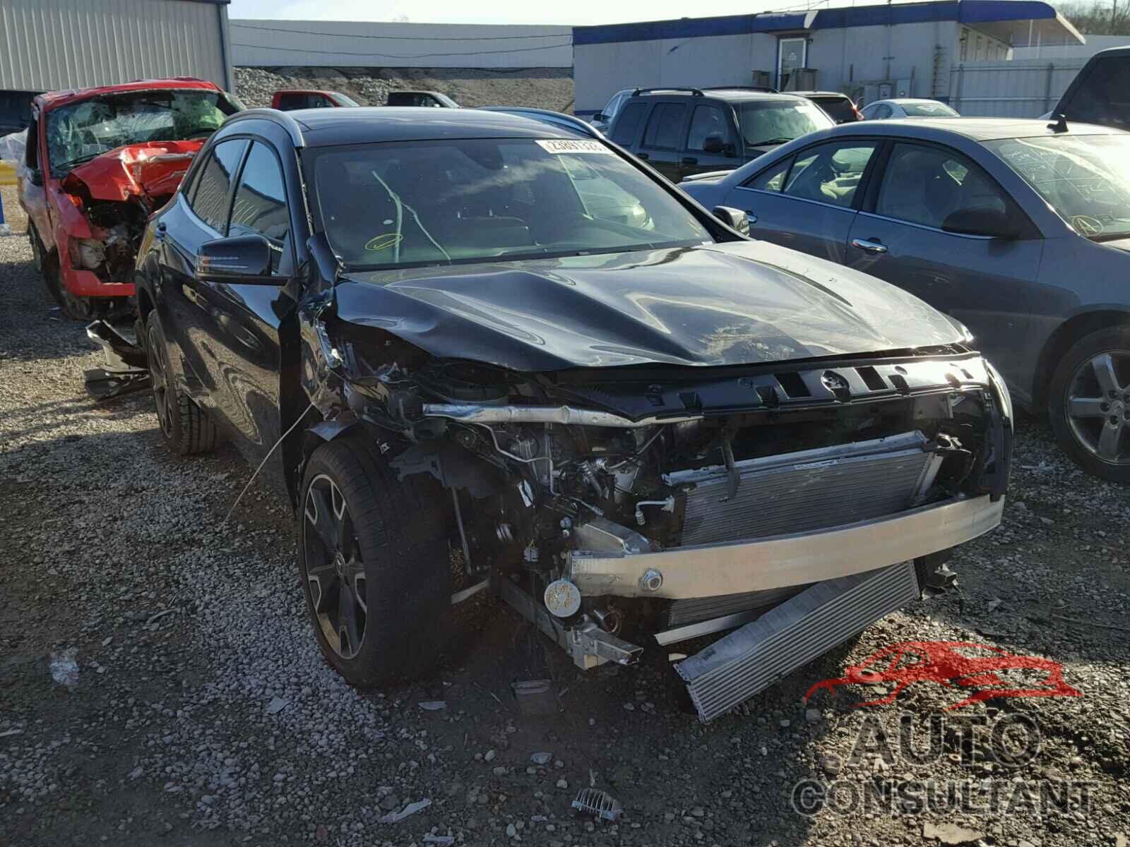 MERCEDES-BENZ GLA250 2018 - WDCTG4EB8JJ421304