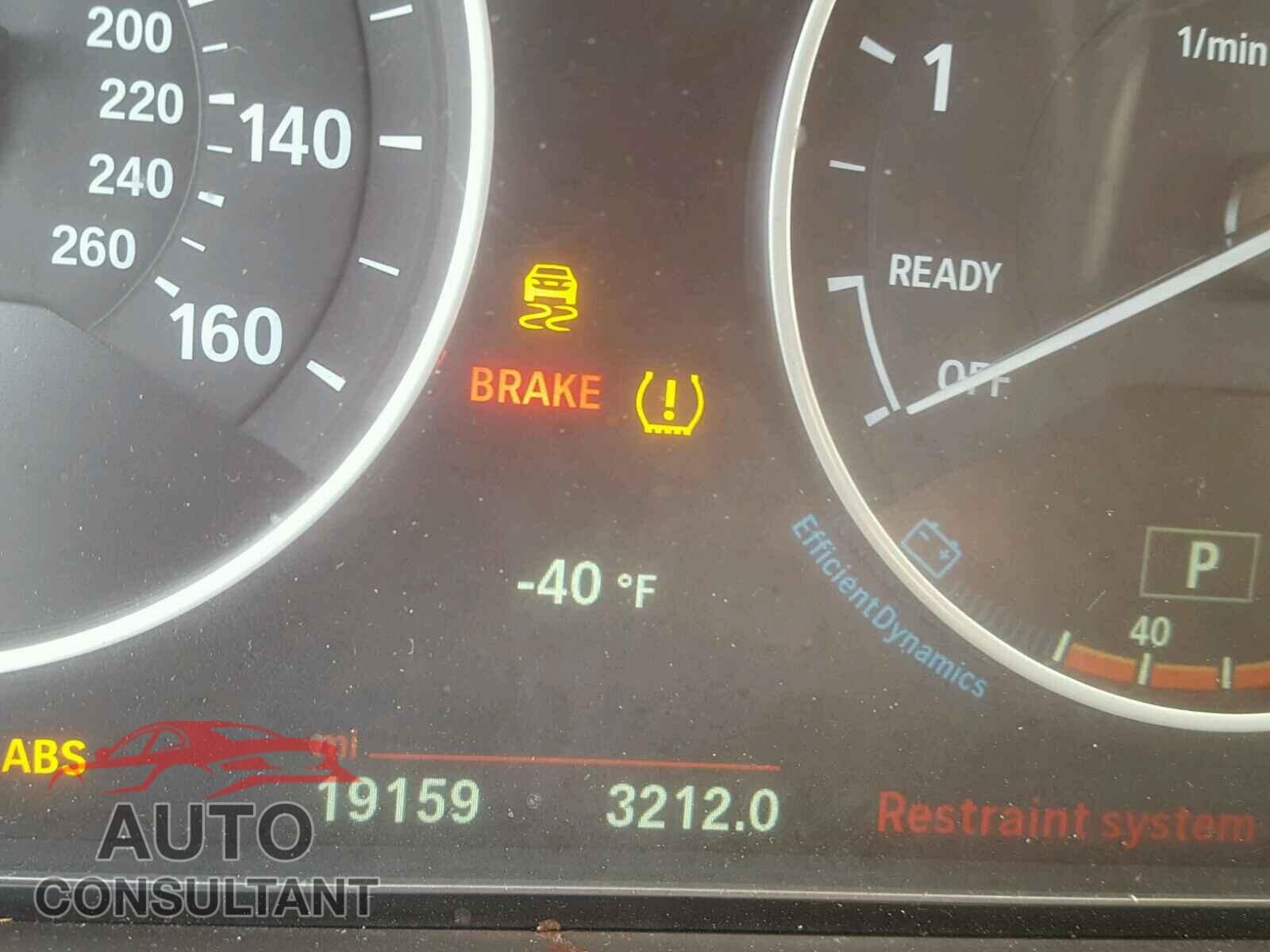 BMW 3 SERIES 2016 - WBA8E5G55GNU19345