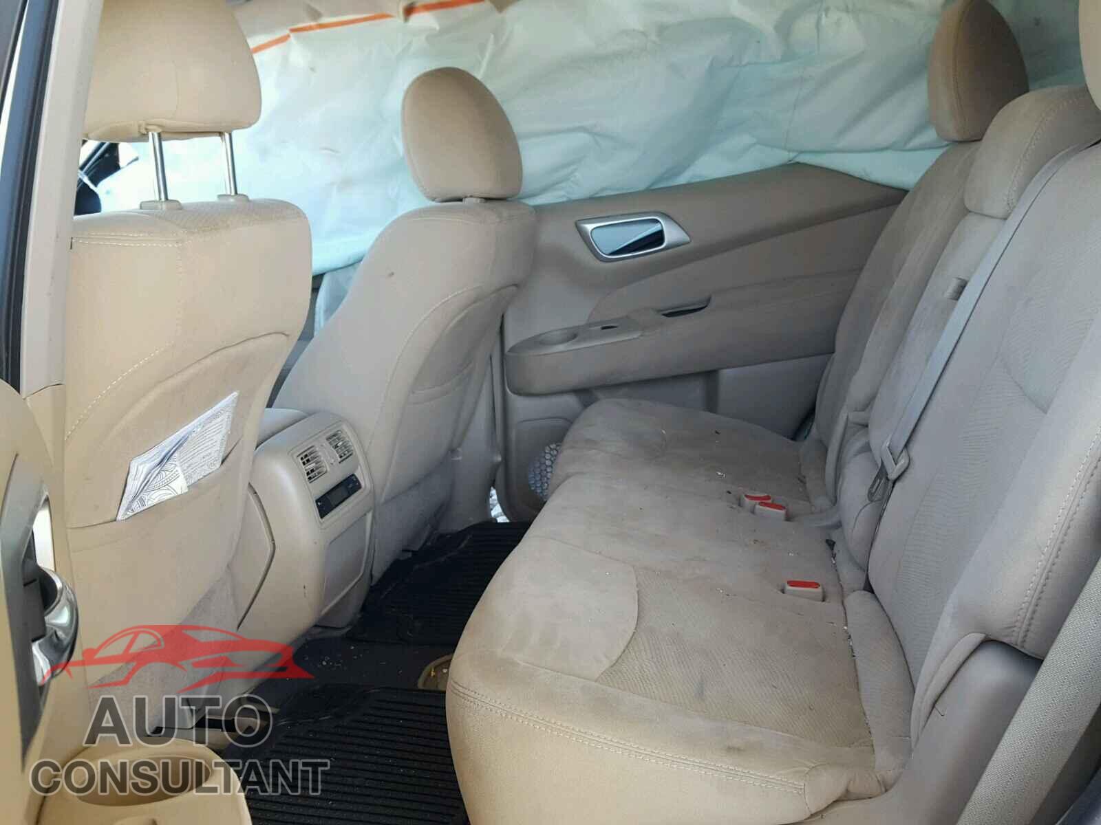 NISSAN PATHFINDER 2015 - 5YFBURHE7HP704859