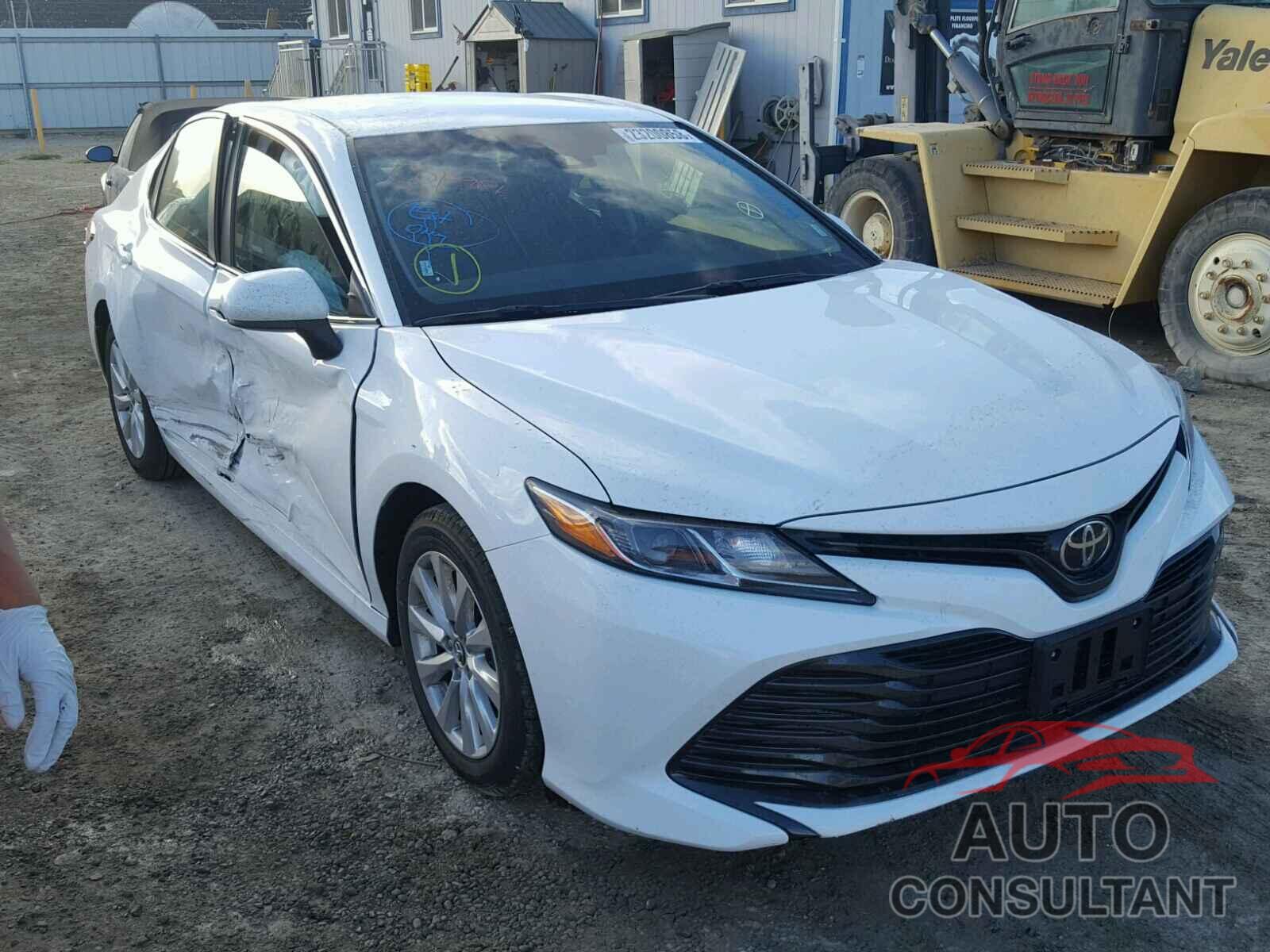 TOYOTA CAMRY 2018 - 4T1B11HK3JU028155