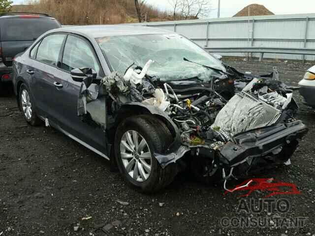VOLKSWAGEN PASSAT 2015 - 1VWAT7A34FC043094
