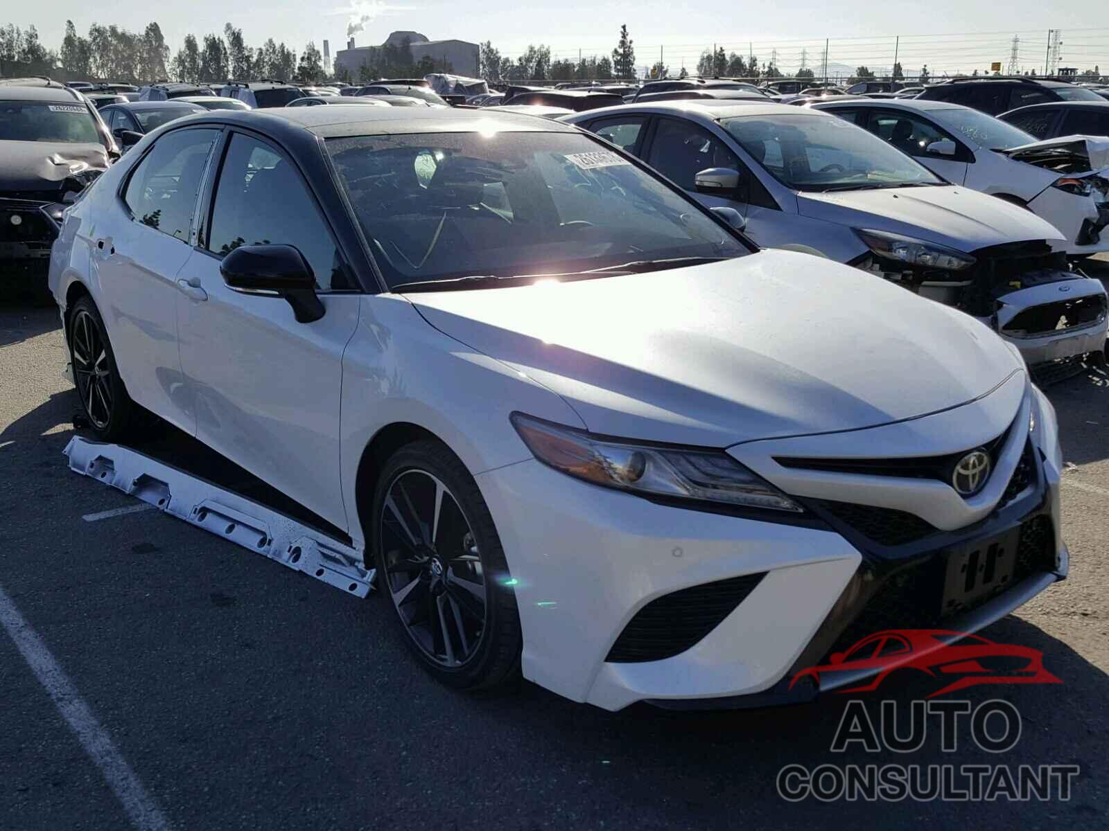 TOYOTA CAMRY 2018 - 4T1BZ1HKXJU010535