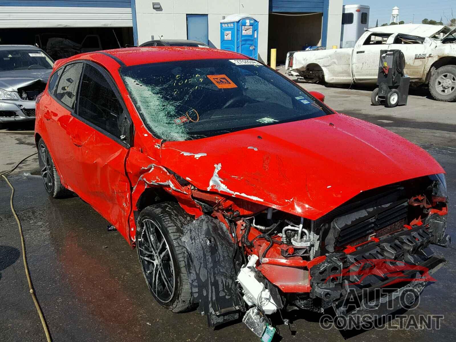 FORD FOCUS 2017 - 1FADP3L99HL260471