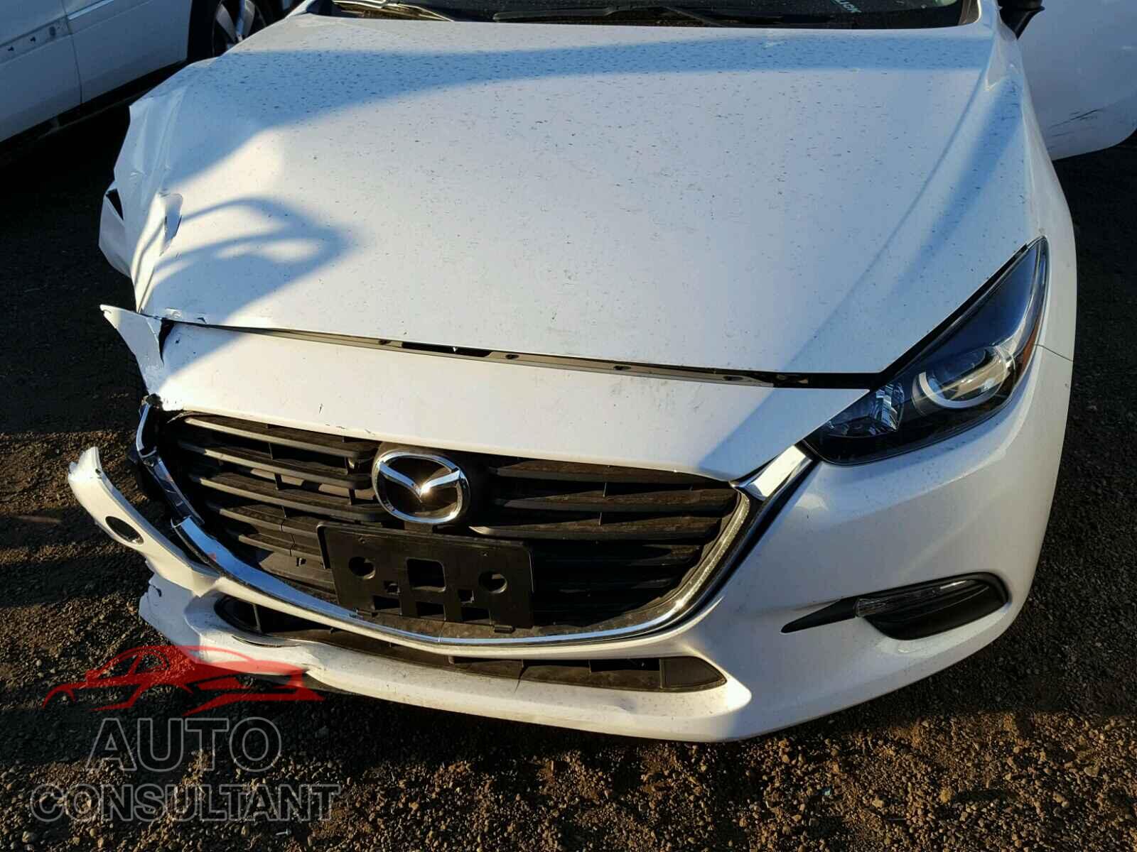 MAZDA 3 2018 - 3MZBN1V38JM162568