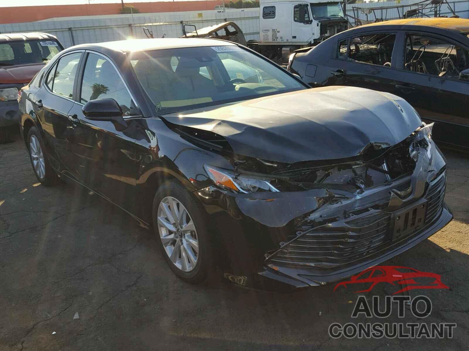 TOYOTA CAMRY 2018 - 4T1B11HK5JU509301