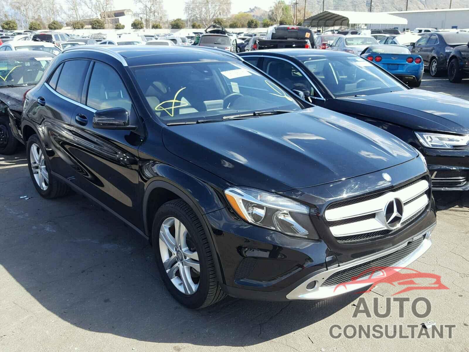 MERCEDES-BENZ GLA250 2017 - 5TDKKRFH0GS135801