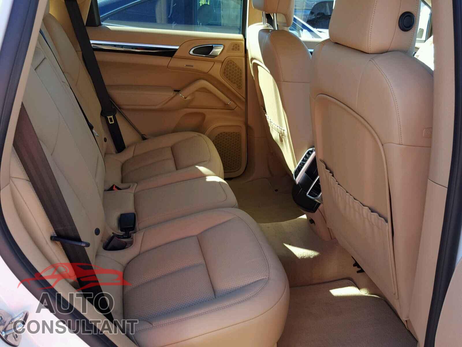 PORSCHE CAYENNE 2016 - WP1AA2A29GKA37509