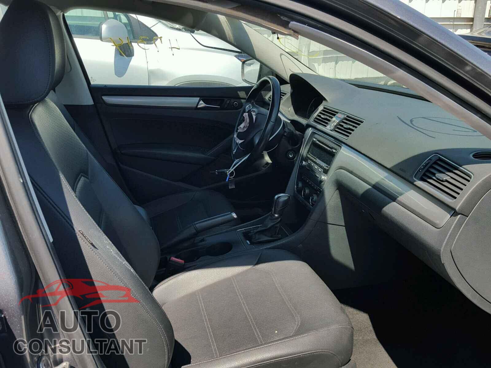 VOLKSWAGEN PASSAT 2015 - 1VWAT7A30FC045800