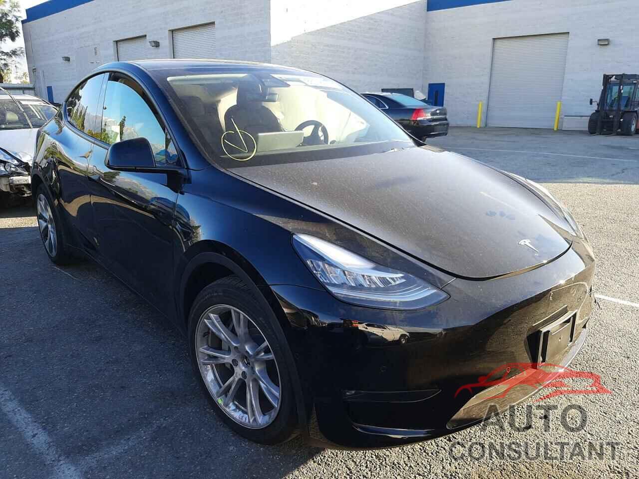 TESLA MODEL Y 2021 - 5YJYGAEE5MF295614