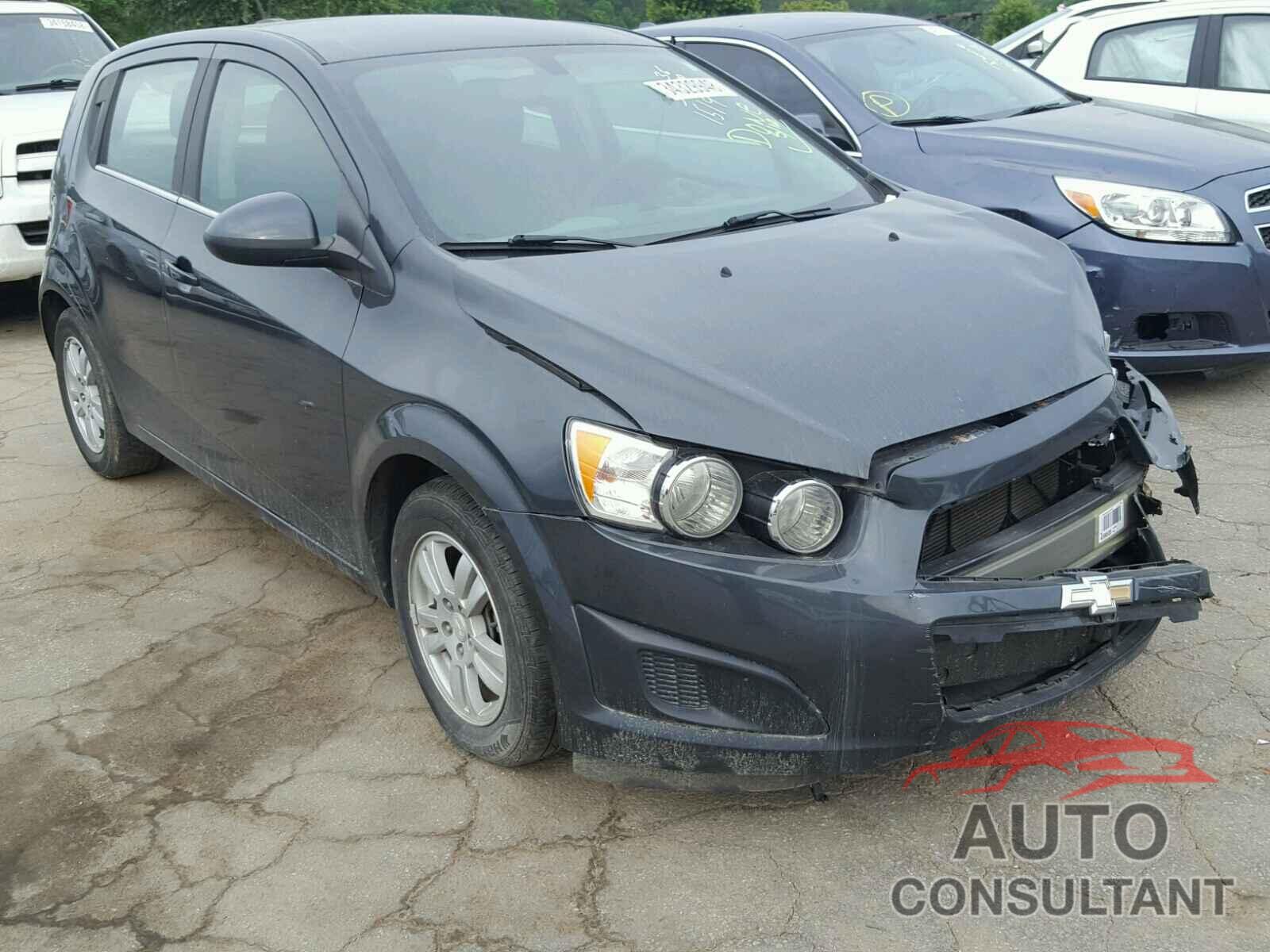 CHEVROLET SONIC 2015 - 1G1JC6SG4F4121519