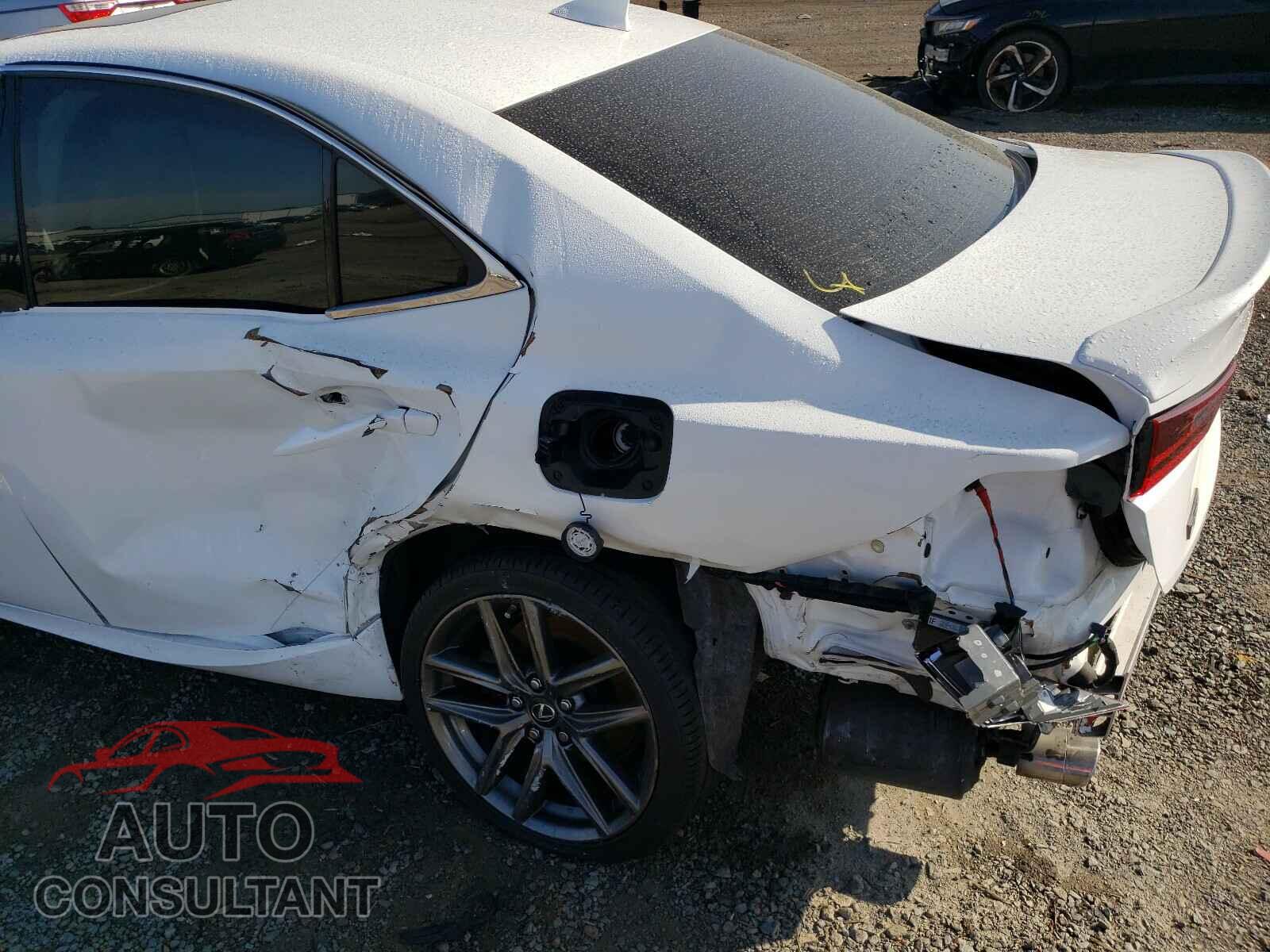 LEXUS IS 2016 - JTHBA1D21G5017621