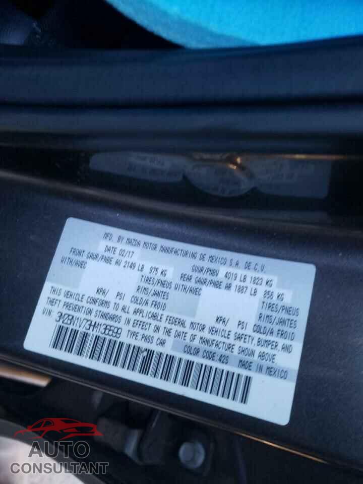MAZDA 3 2017 - 3MZBN1V73HM136599