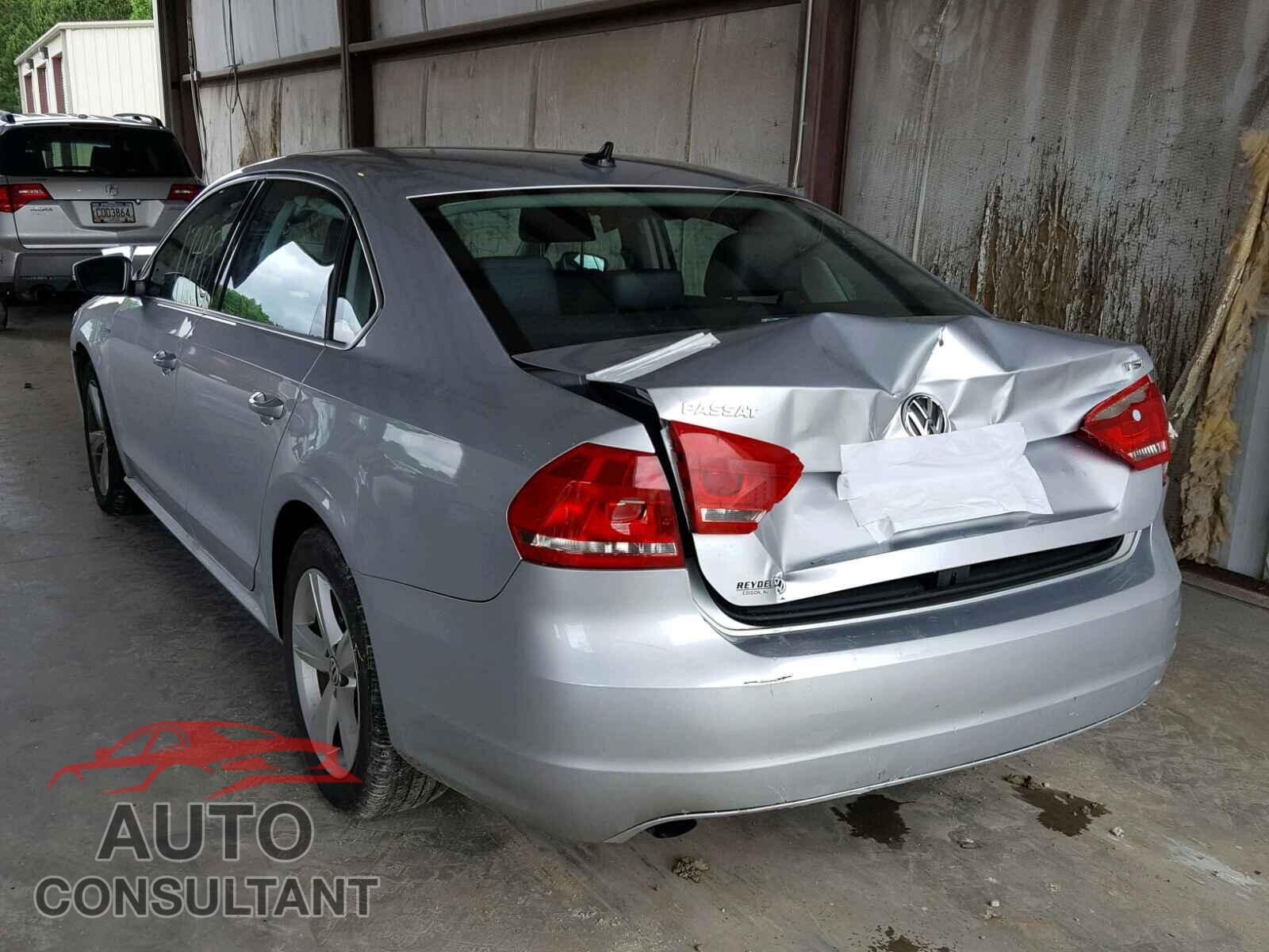 VOLKSWAGEN PASSAT 2015 - 1VWAT7A35FC115890