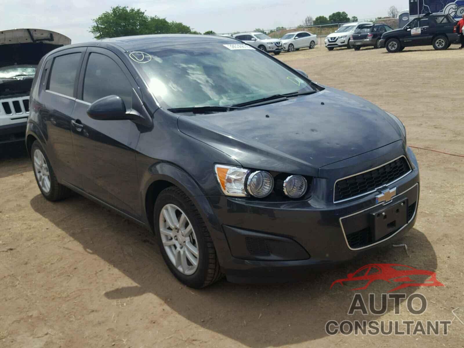 CHEVROLET SONIC 2015 - 1G1JC6SB5F4184407