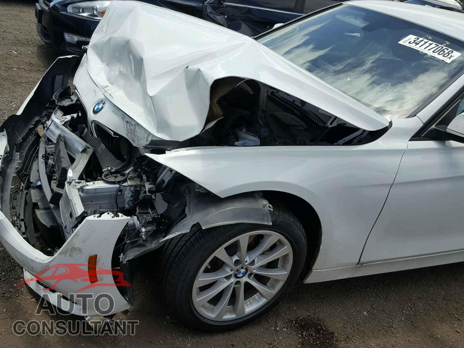 BMW 3 SERIES 2016 - WBA8E1G59GNU10639