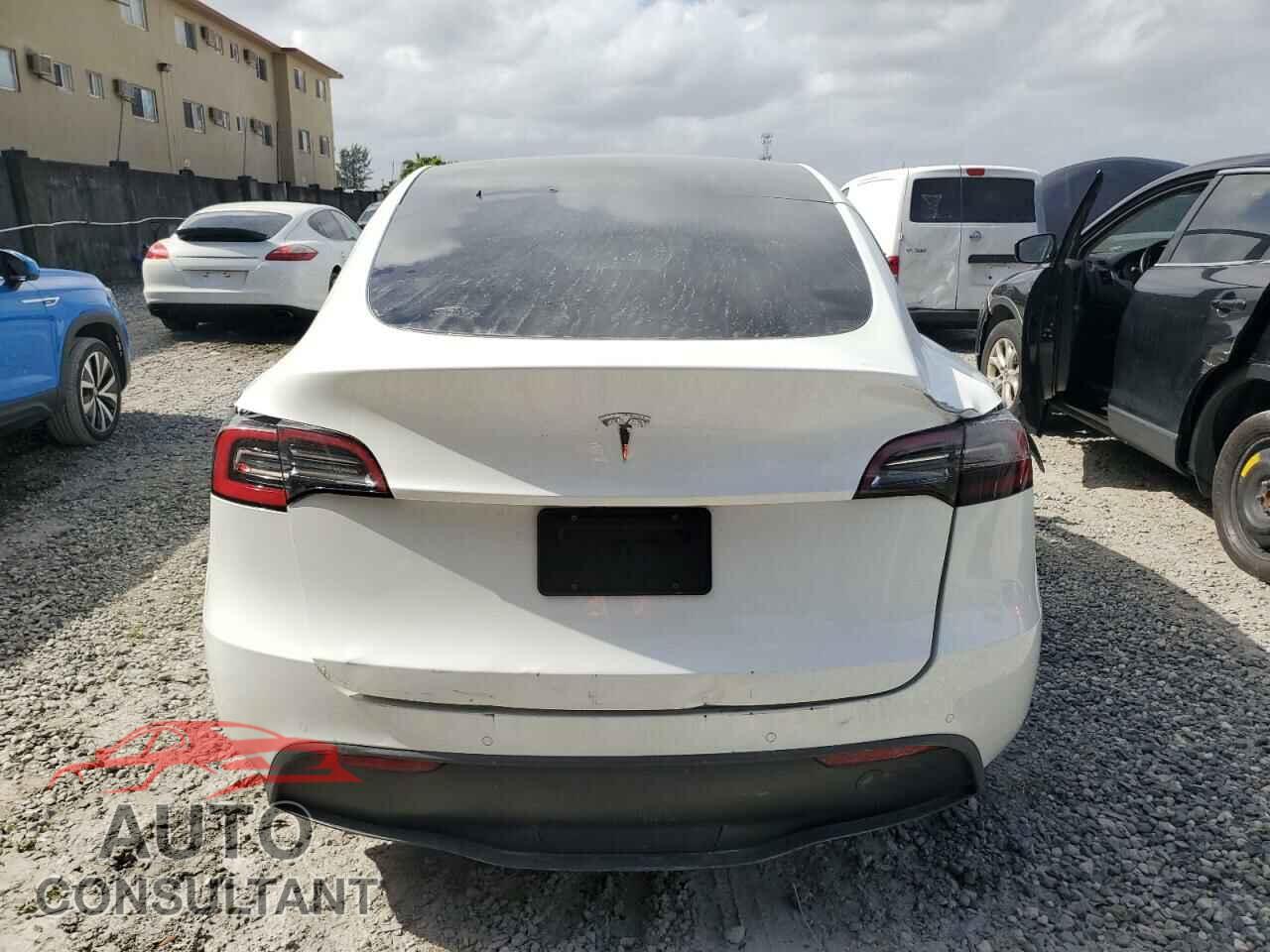 TESLA MODEL Y 2021 - 5YJYGDED8MF131430