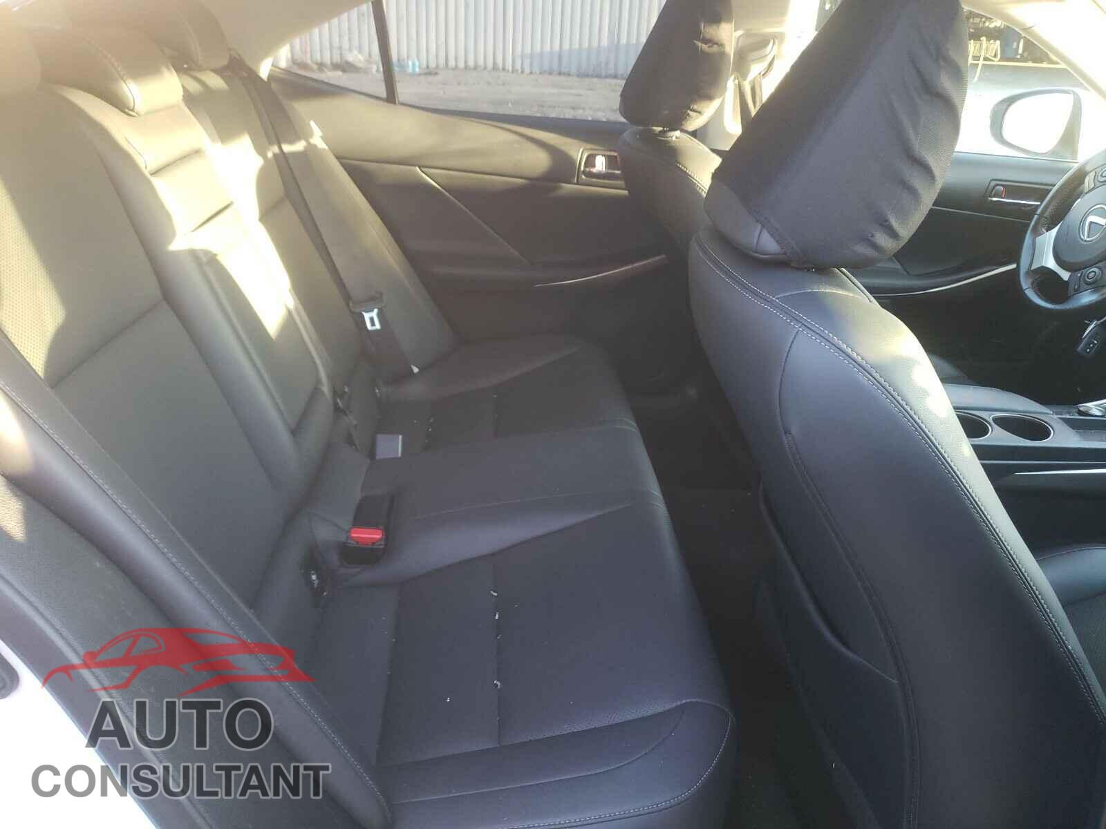 LEXUS IS 2016 - JTHBA1D25G5025527