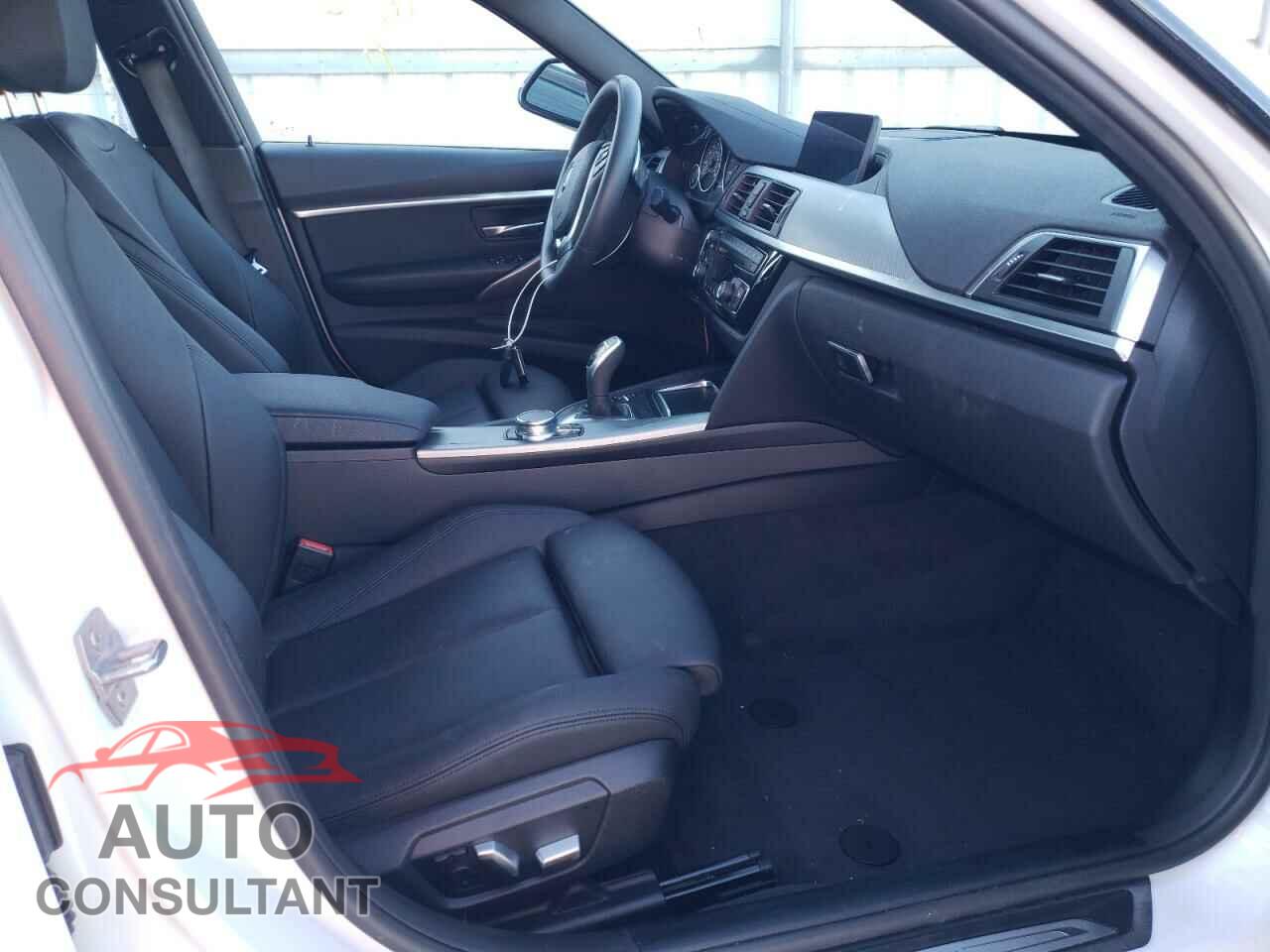 BMW 3 SERIES 2018 - WBA8B7C50JA583224