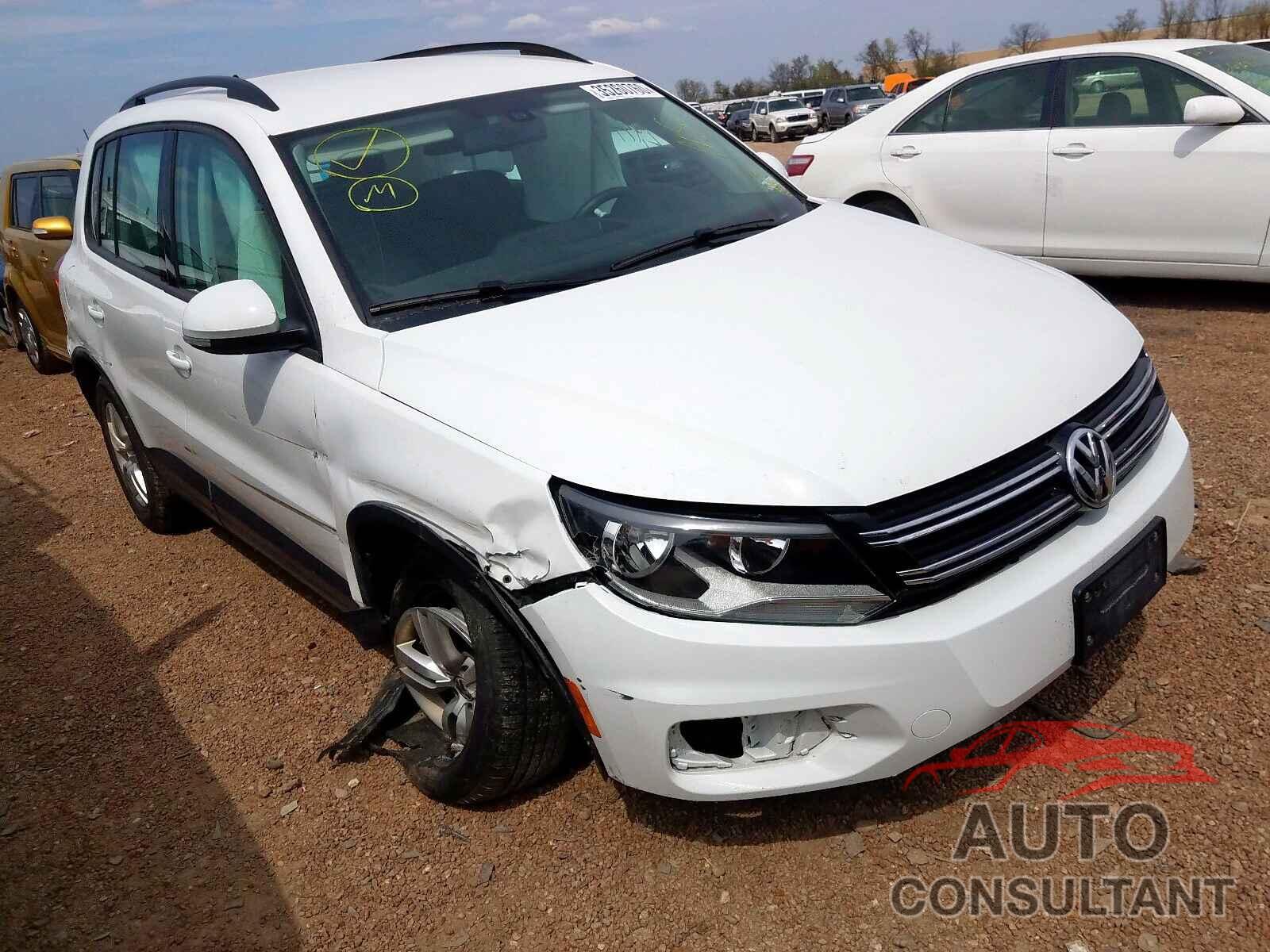 VOLKSWAGEN TIGUAN 2017 - WVGAV7AX7HK009106