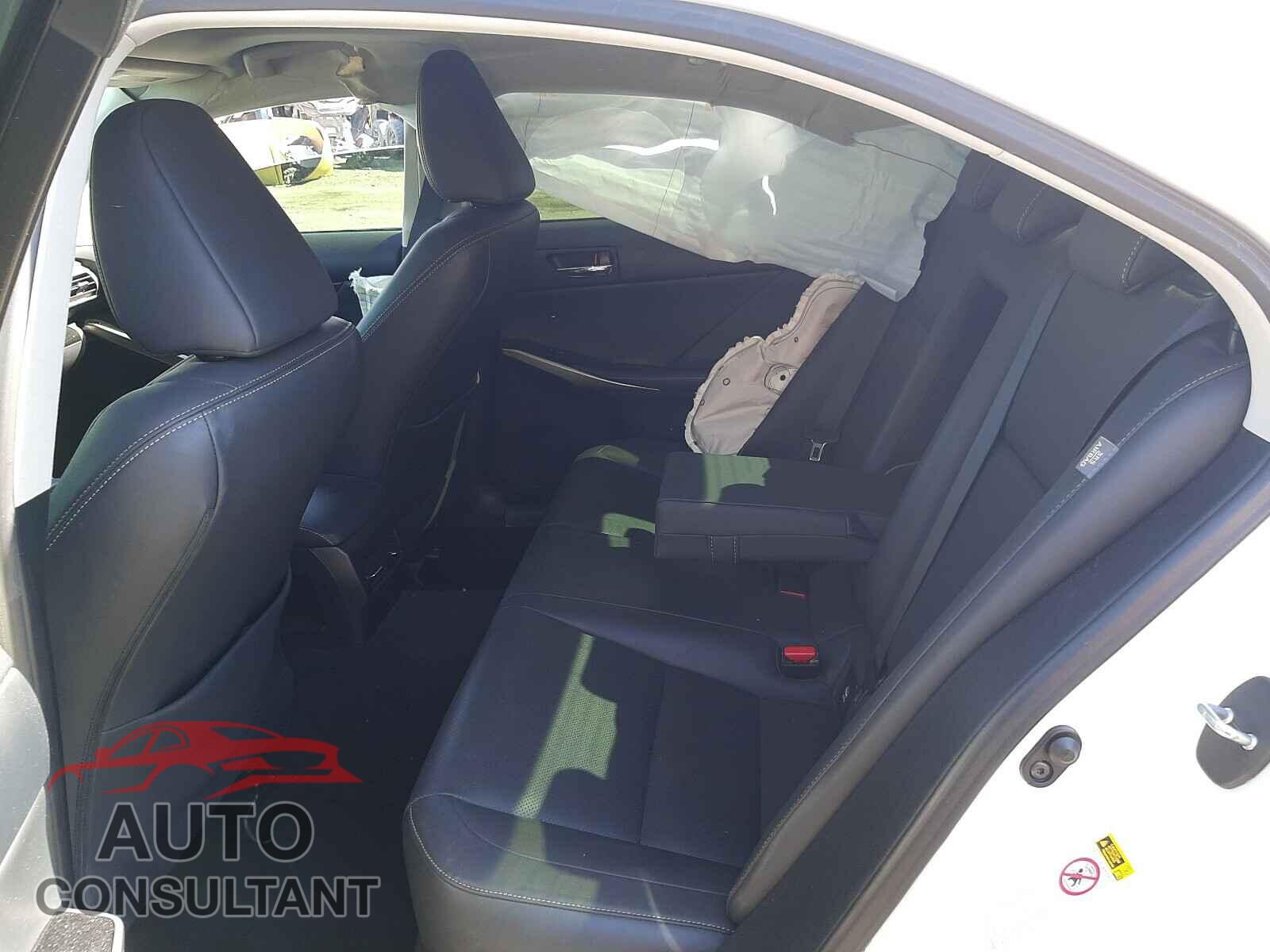 LEXUS IS 2016 - JTHBA1D28G5004574