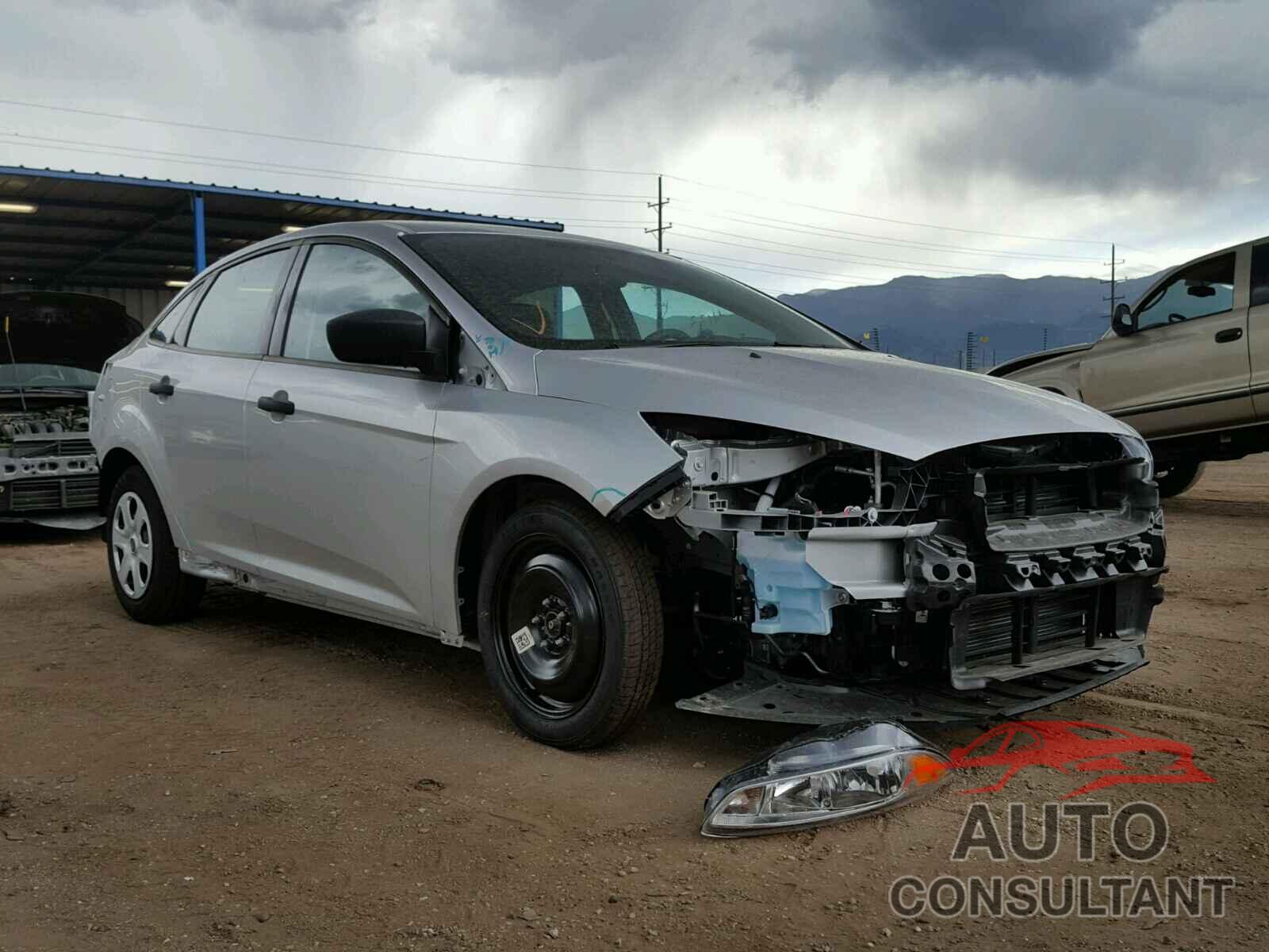 FORD FOCUS 2018 - 1FADP3E21JL278176