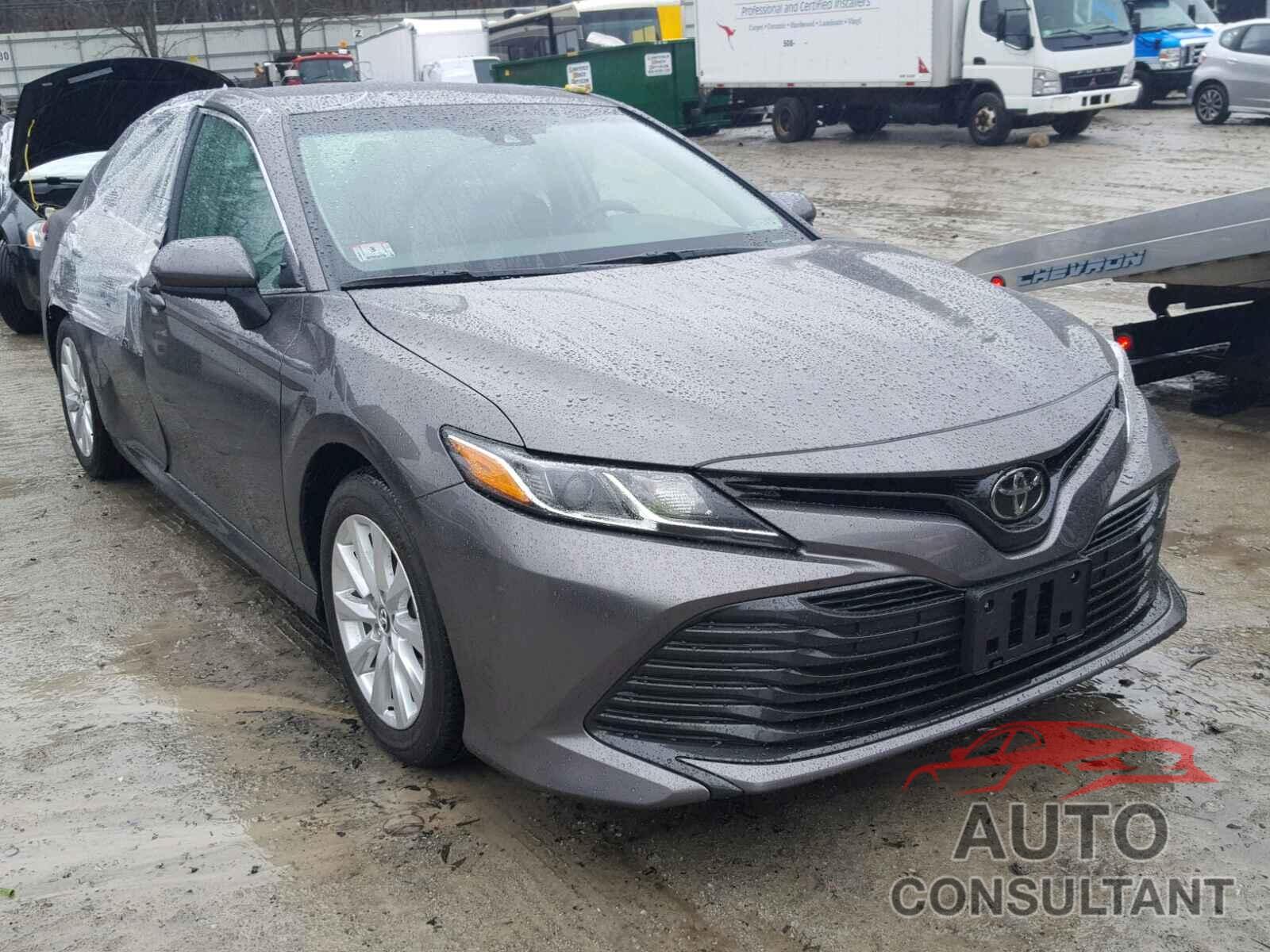 TOYOTA CAMRY 2018 - 4T1B11HK5JU022518