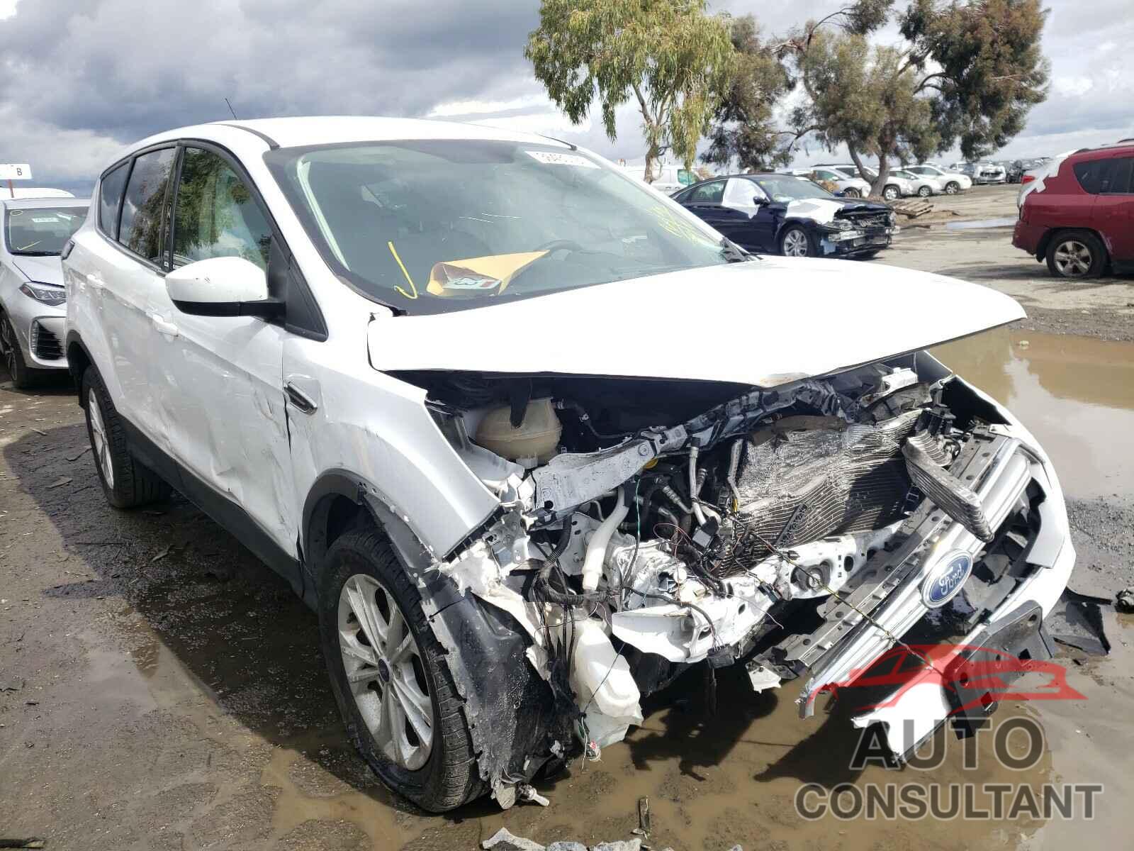 FORD ESCAPE 2017 - 1FMCU0GD4HUD77635