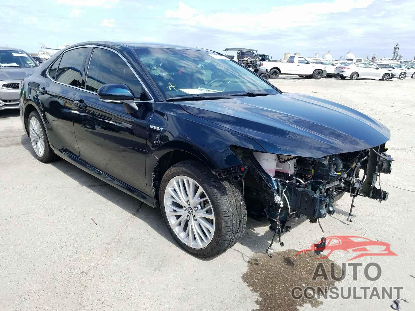 TOYOTA CAMRY 2018 - 4T1B21HK5JU507335