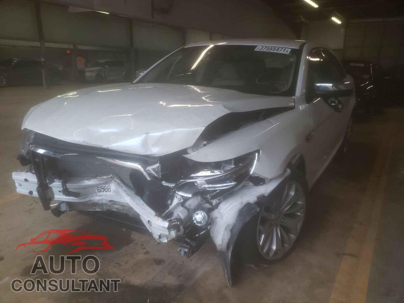 FORD TAURUS 2018 - 1FAHP2F82JG101207