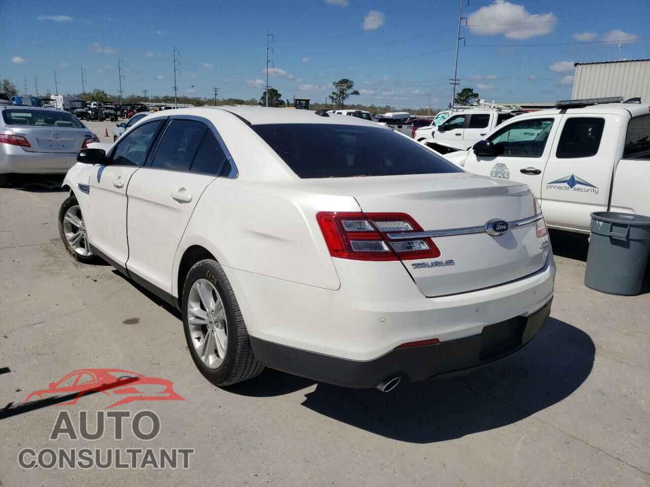 FORD TAURUS 2018 - 1FAHP2E88JG107191