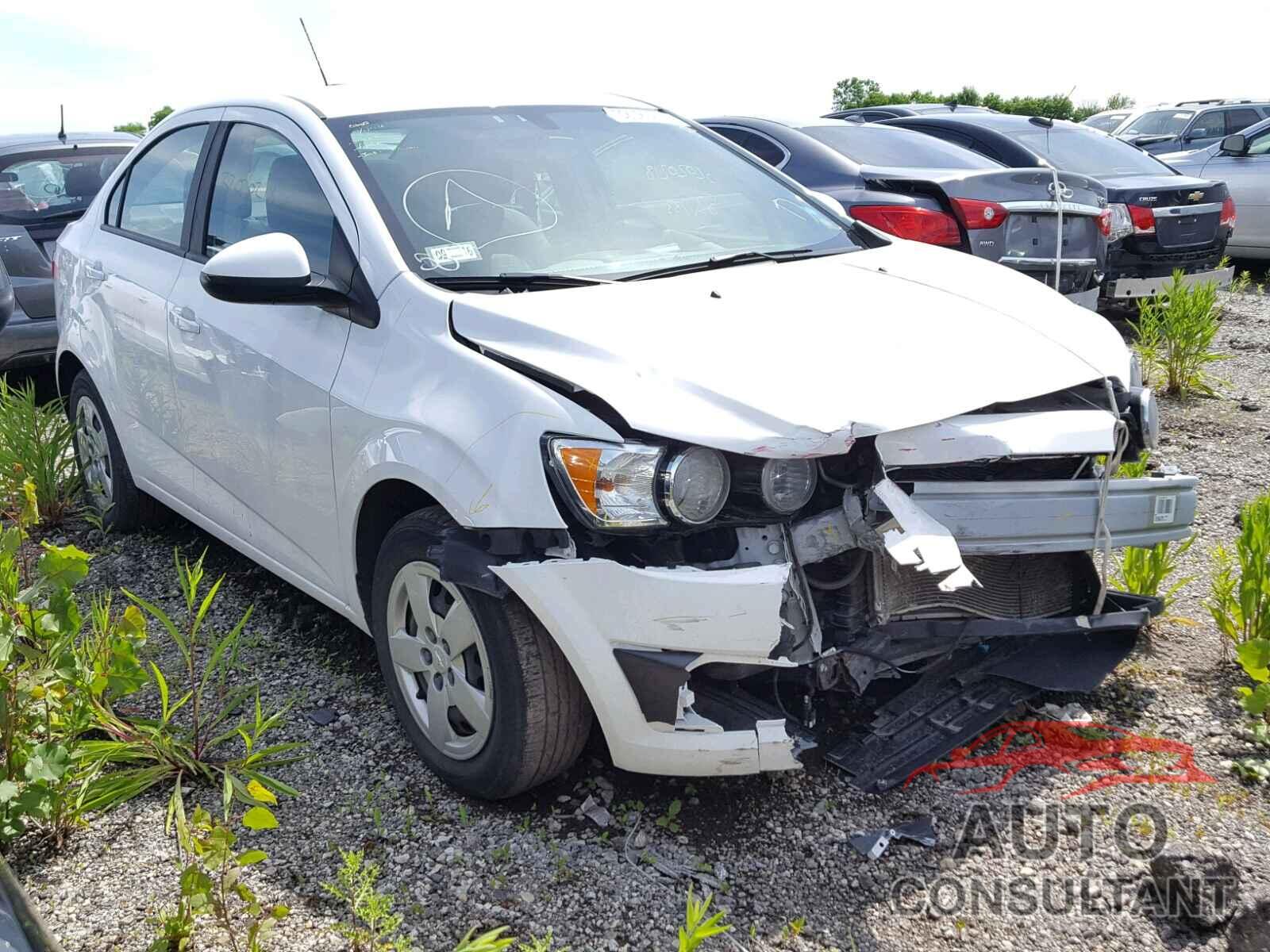 CHEVROLET SONIC 2015 - 1G1JA5SH2F4172025