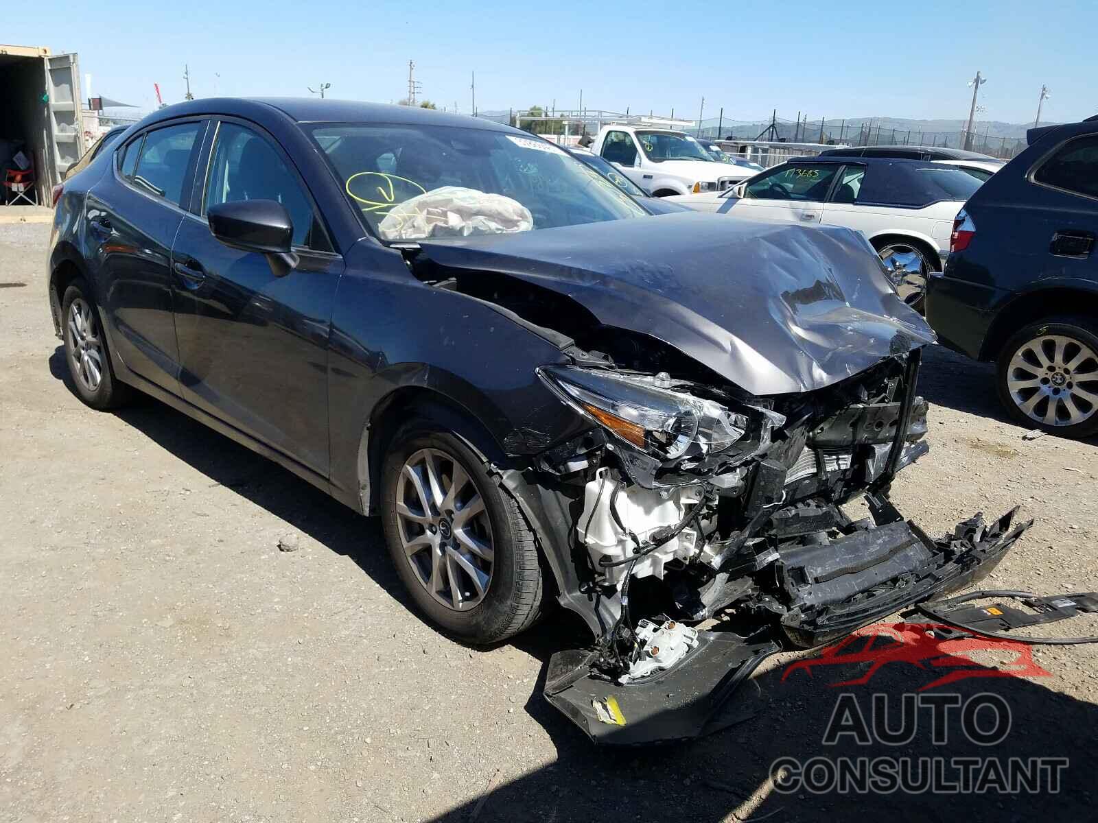 MAZDA 3 2018 - 3MZBN1U79JM160588