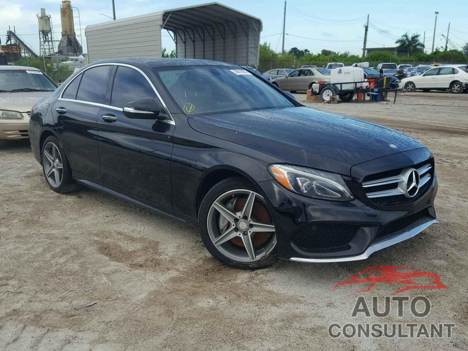 MERCEDES-BENZ C300 2015 - 55SWF4KB6FU023841