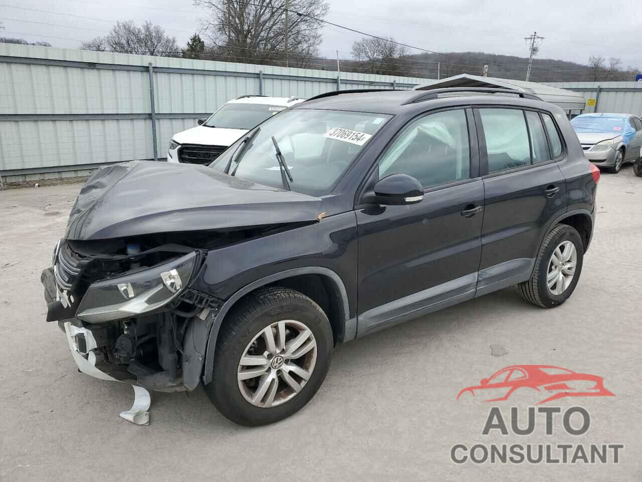 VOLKSWAGEN TIGUAN 2017 - WVGAV7AX6HK035180