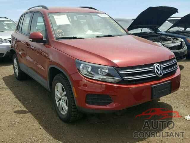 VOLKSWAGEN TIGUAN S 2015 - WVGBV7AX3FW092284