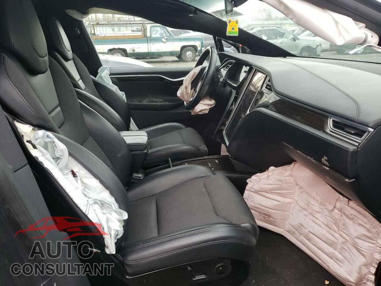 TESLA MODEL X 2016 - 5YJXCBE46GF010685